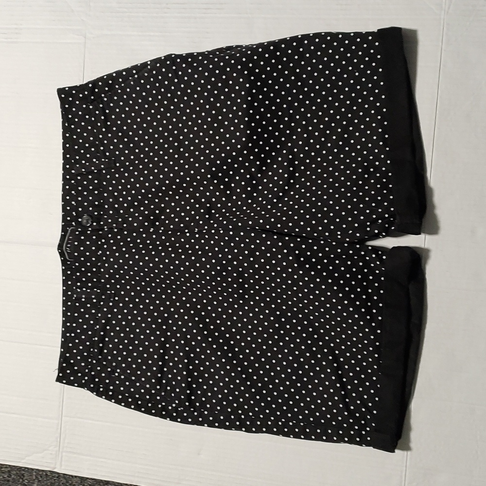 21 Men An American Brand Black / White Polka Dot Cuffed Shorts W32